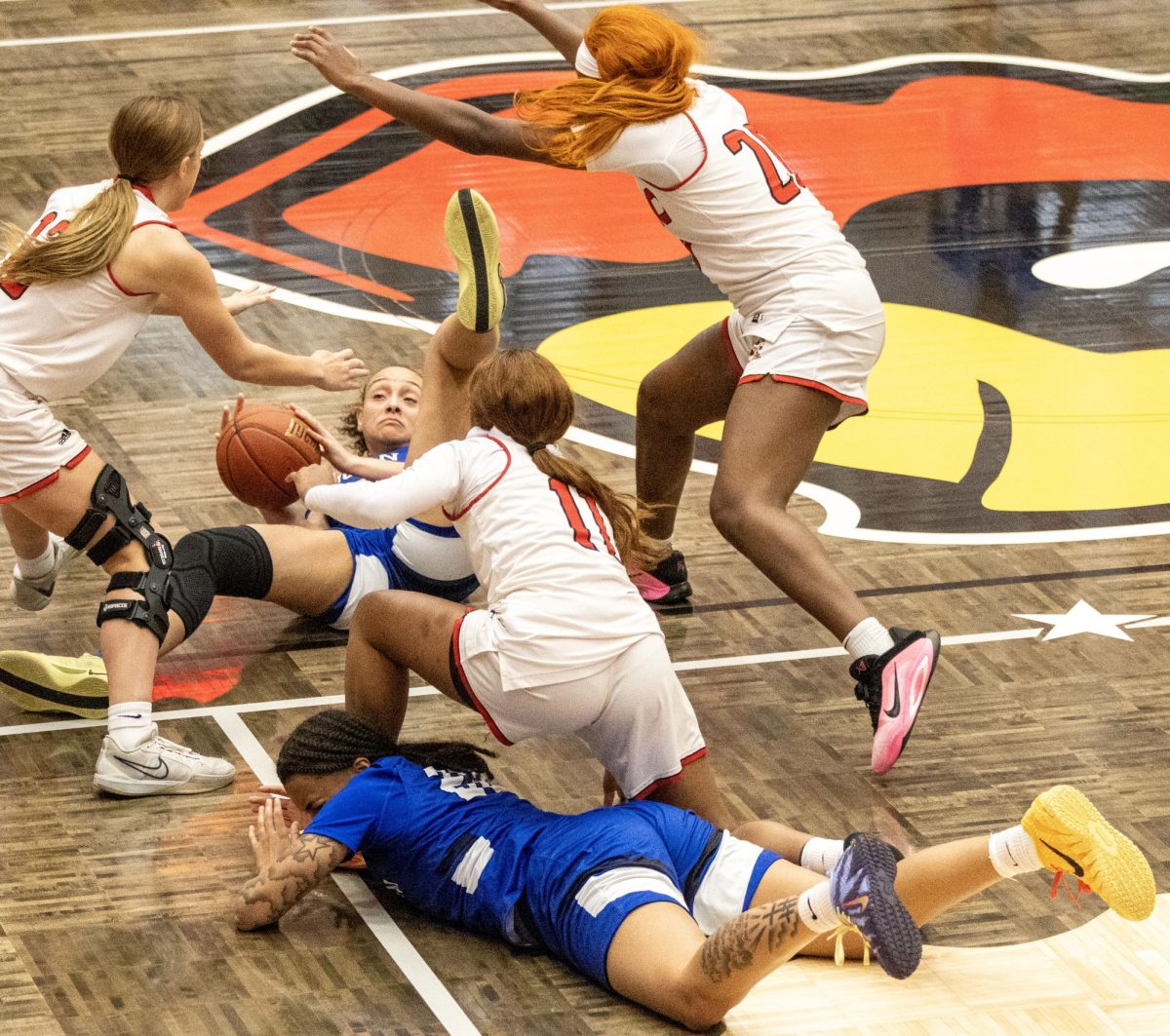 John A. Logan’s Antaniya Davis and Kiera Whitaker go after a loose ball during Tuesday, Nov. 18, road game at Mineral Area College in Park Hills, Mo. Mineral Area defeated the Lady Vols 54-39.